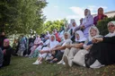 Arkivolet me mbetjet mortore të viktimave të gjenocidit të Srebrenicës u përcollën nga Visoko