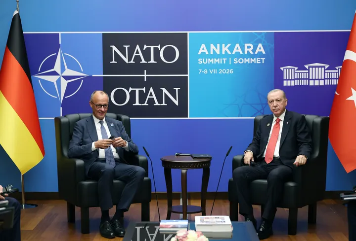 Merz bekam von Erdoğan Revolver und Munition geschenkt