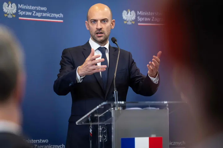 Barrot: l’Iran doit renoncer à son programme nucléaire pour que les sanctions soient levées