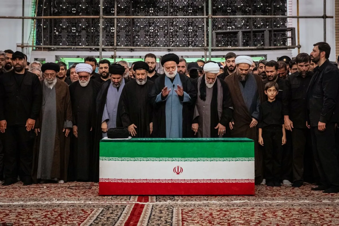 Iran: Ayatollah Ali Chamenei nach Trauerzug beigesetzt