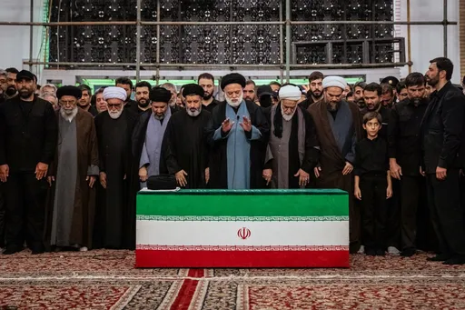 Iran: Ayatollah Ali Chamenei nach Trauerzug beigesetzt