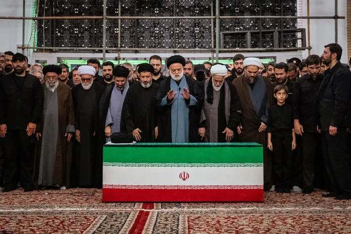 Iran: Ayatollah Ali Chamenei nach Trauerzug beigesetzt