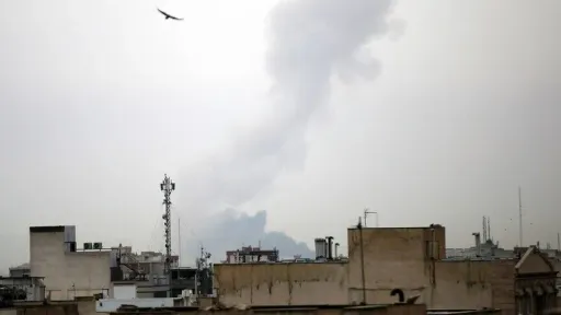 SAD privremeno obustavio napade na Iran kako bi dao priliku diplomatiji