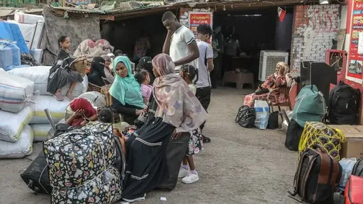 Environ 800 Soudanais rentrent volontairement au pays depuis l’Égypte, selon un comité