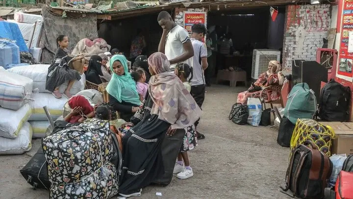 Environ 800 Soudanais rentrent volontairement au pays depuis l’Égypte, selon un comité