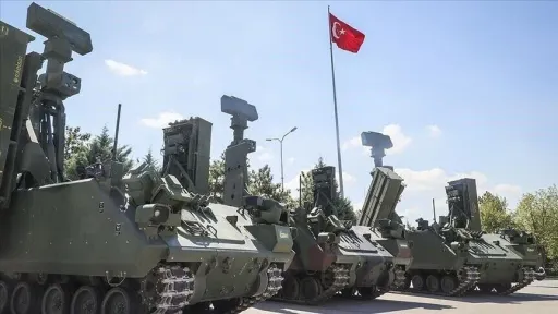 Türkiye nënshkruan kontrata të reja prodhimi në seri për sistemet e mbrojtjes ajrore "Hisar"