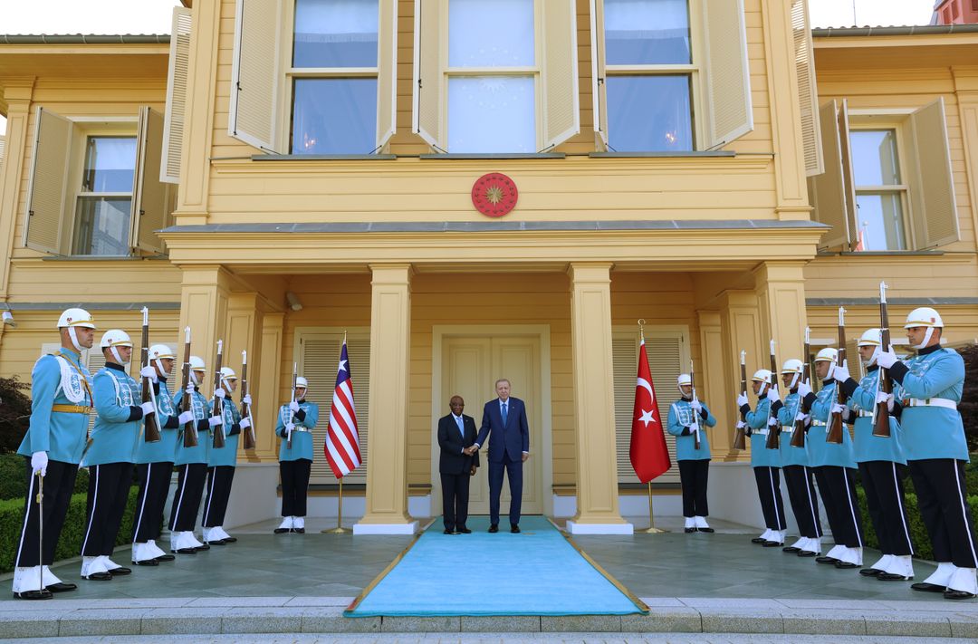 Presidenti turk Erdoğan pret homologun liberian