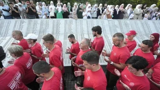 Učesnici "Marša mira" stigli u Potočare: Trodnevnim pješačenjem odali počast žrtvama genocida