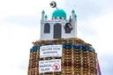 Nordirland: Islamfeindliche Holzkonstruktion während Entfernung angezündet