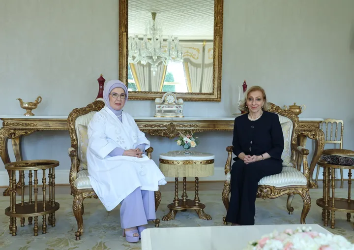 أمينة أردوغان تلتقي عقيلة رئيس الوزراء اللبناني في إسطنبول
