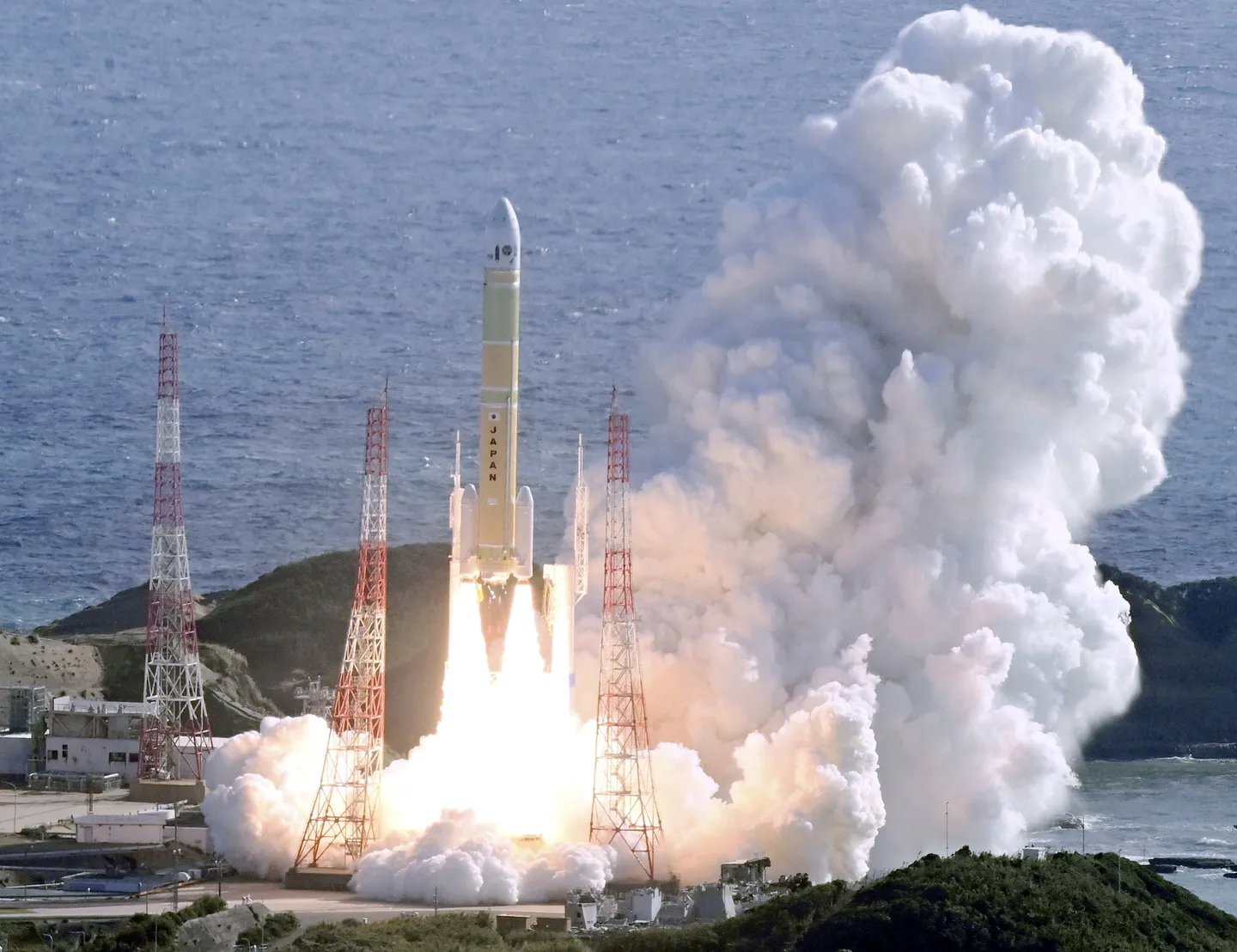 Japan completes its first successful reusable rocket landing test