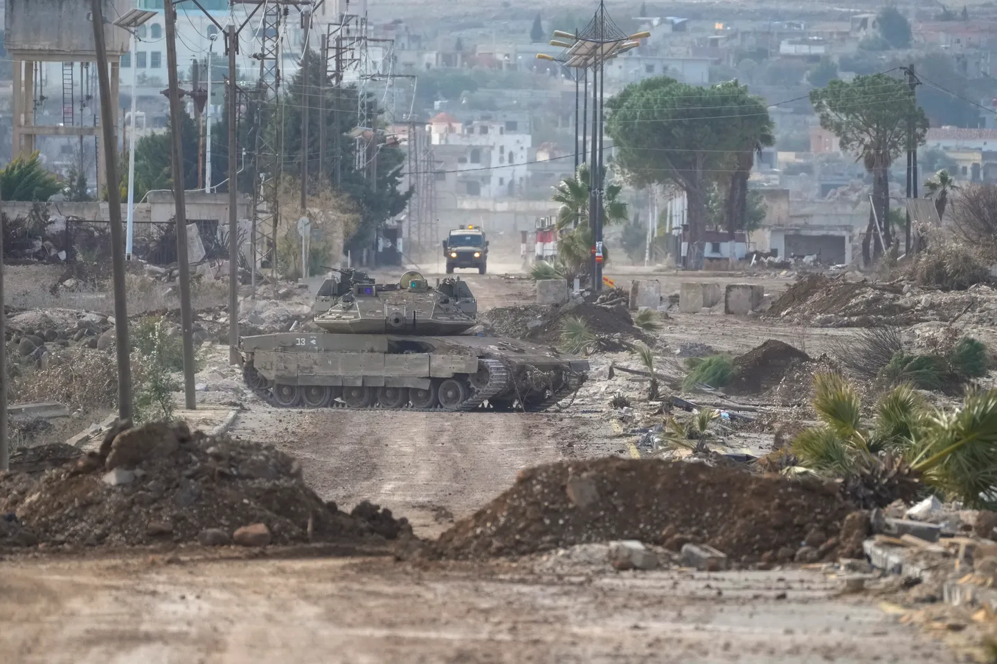 Israeli army stages fresh incursion, sets up checkpoint in Syria's Quneitra