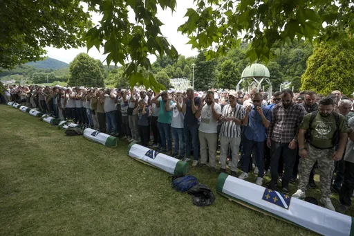 Klanjana dženaza i obavljen ukop deset žrtava genocida u Srebrenici
