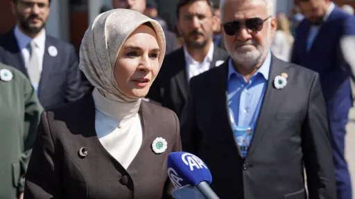 Ѓокташ во Поточари: Нема да дозволиме геноцидот во Сребреница да биде заборавен