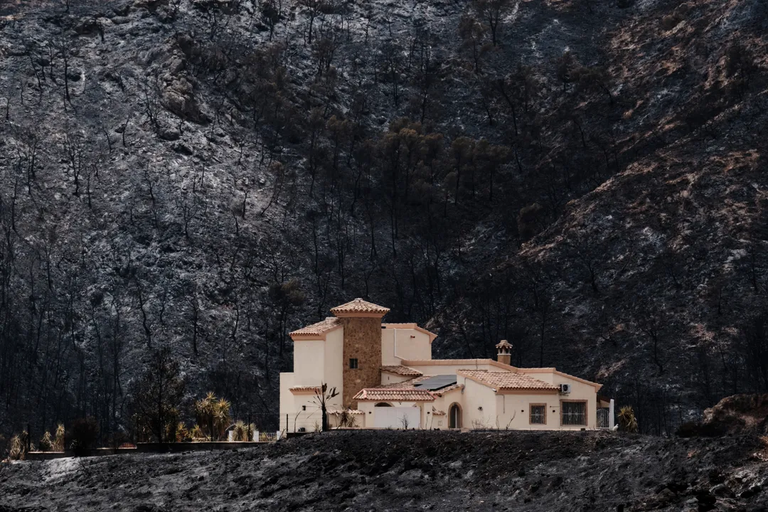 Incêndio em Espanha quase controlado, centenas de pessoas autorizadas a voltar para casa