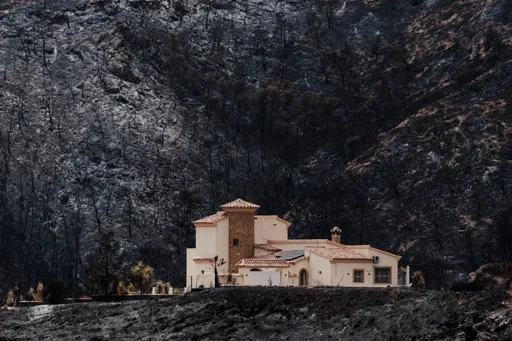 Spain wildfire nears control, hundreds allowed back home