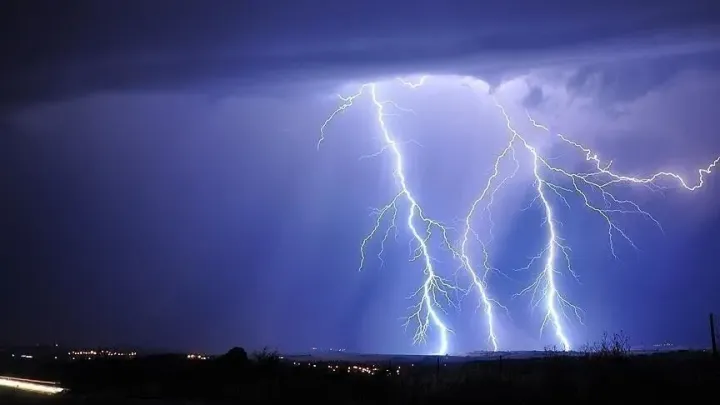 Snažno nevrijeme s gradom veličine pesnice pogodilo Sloveniju