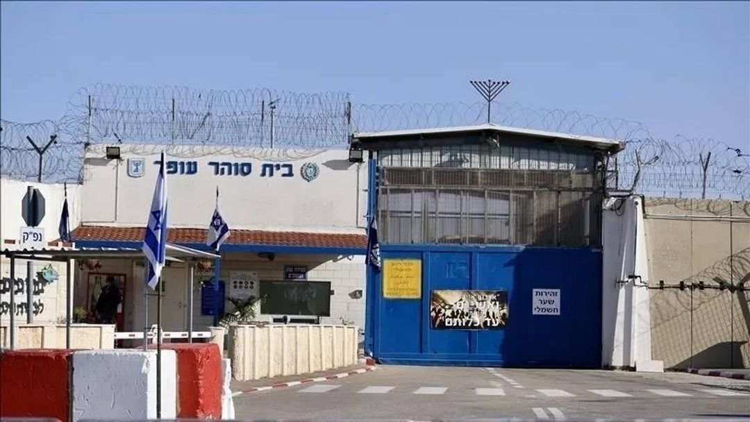 تقرير: إسرائيل تفرض قيوداً مشددة على زيارات الصليب الأحمر للأسرى الفلسطينيين