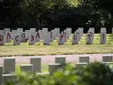 Vandalen hebben meer dan 150 graven van Sovjet-soldaten in Nederland geschonden