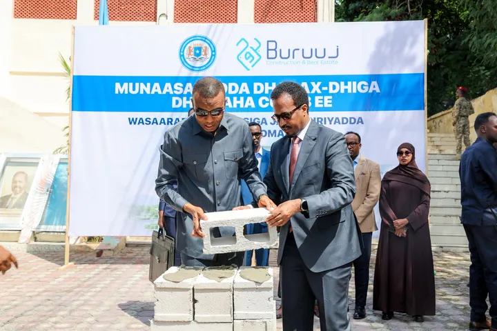 Ra’iisul Wasaare Xamsa oo Dhagax-dhigay Xarunta Cusub ee Wasaaradda Ganacsiga iyo Warshadaha