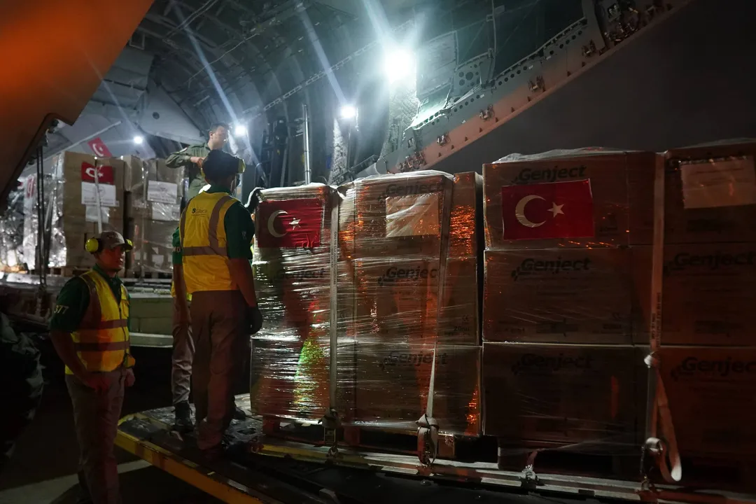 Türkiye entrega más de 30 toneladas de ayuda humanitaria en La Guaira, Venezuela, tras terremotos
