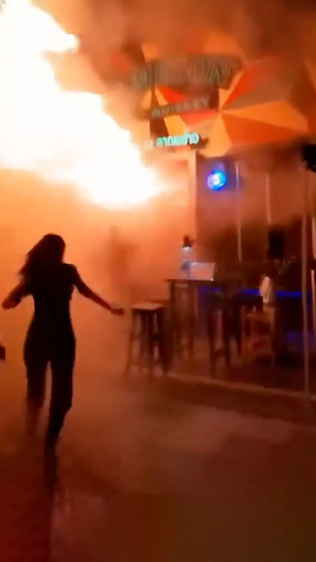 27 orang tewas akibat kebakaran besar yang melanda restoran di Bangkok