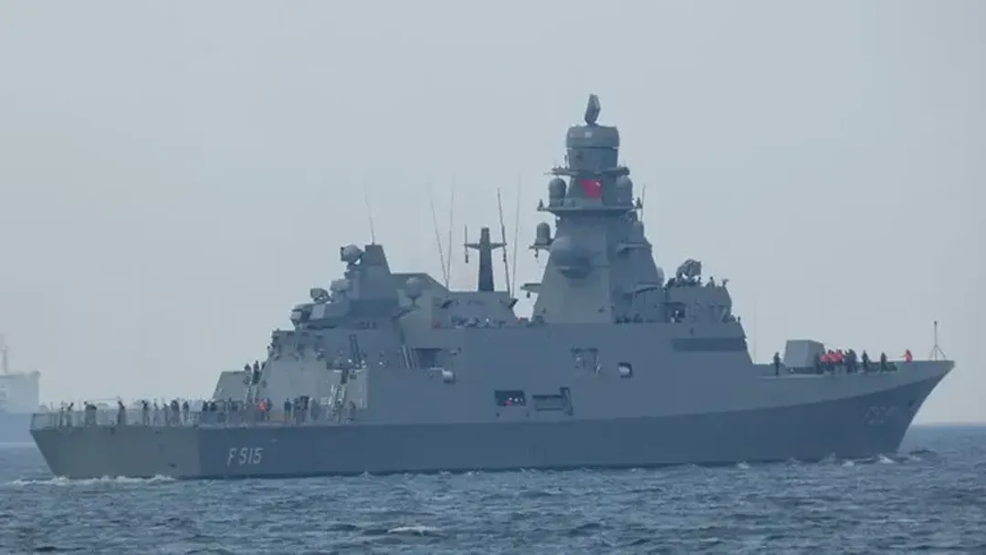 Anijet ushtarake turke vizitojnë portin e Latakias në Siri