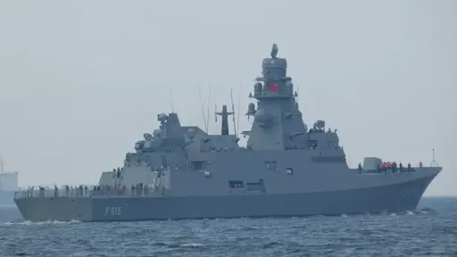 Anijet ushtarake turke vizitojnë portin e Latakias në Siri
