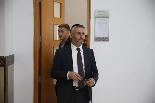 חשד לשחיתות בכנסת: חבר הפרלמנט הישראלי חיים ביטון נחקר בגין מעילת כספים