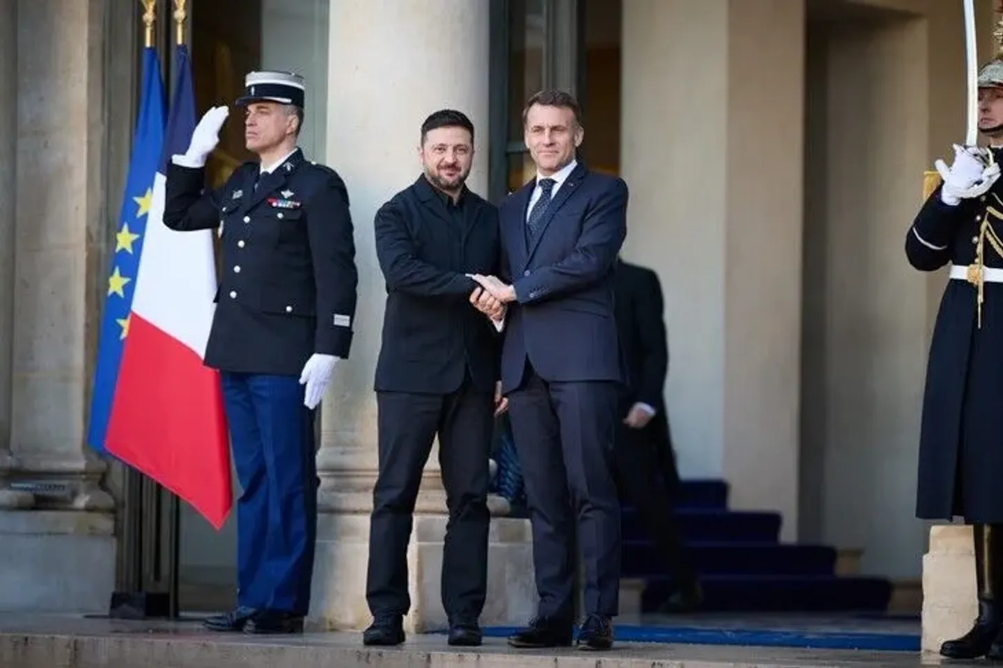 Zelenskyy dhe Macron e diskutojnë forcimin e Ukrainës para takimit të “Koalicionit të të Gatshmëve”