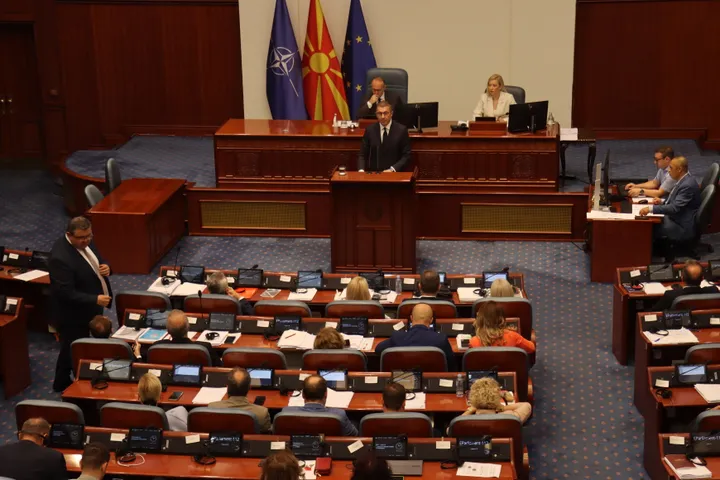 Пратениците ја изгласаа реконструкцијата на Владата- избрани осум нови министри