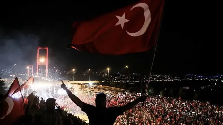 تركيا تحيي الذكرى العاشرة لملحمة 15 تموز بفاعليات تمتد عبر جغرافيا البلاد وسمائها