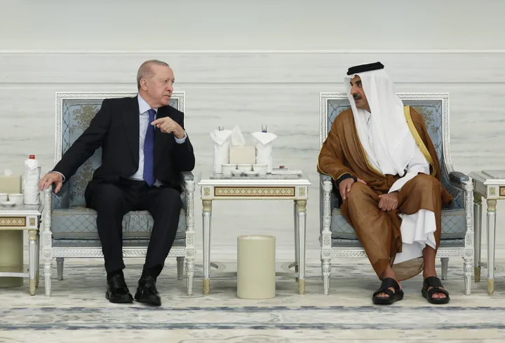 الرئيس أردوغان يعزي أمير قطر في وفاة الأمير الوالد الشيخ حمد بن خليفة آل ثاني