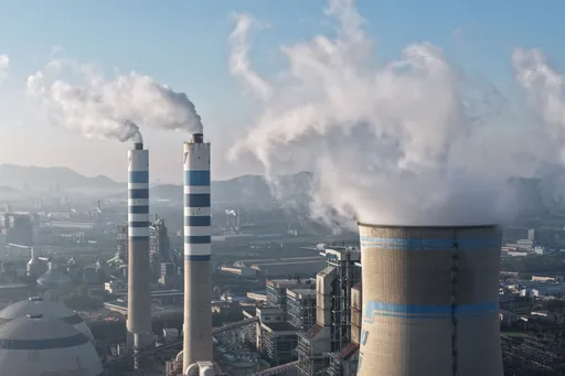 Comment la crise au Moyen-Orient fait baisser les émissions de CO₂ en Chine ?