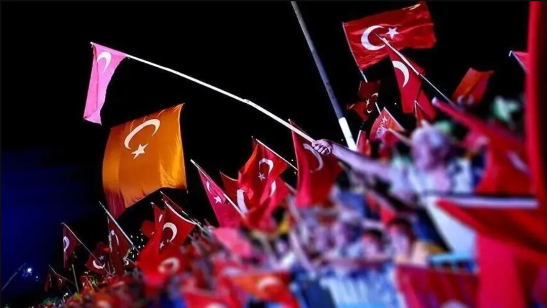Una fecha para la historia: funcionarios de Türkiye recuerdan la valentía ciudadana del 15 de julio
