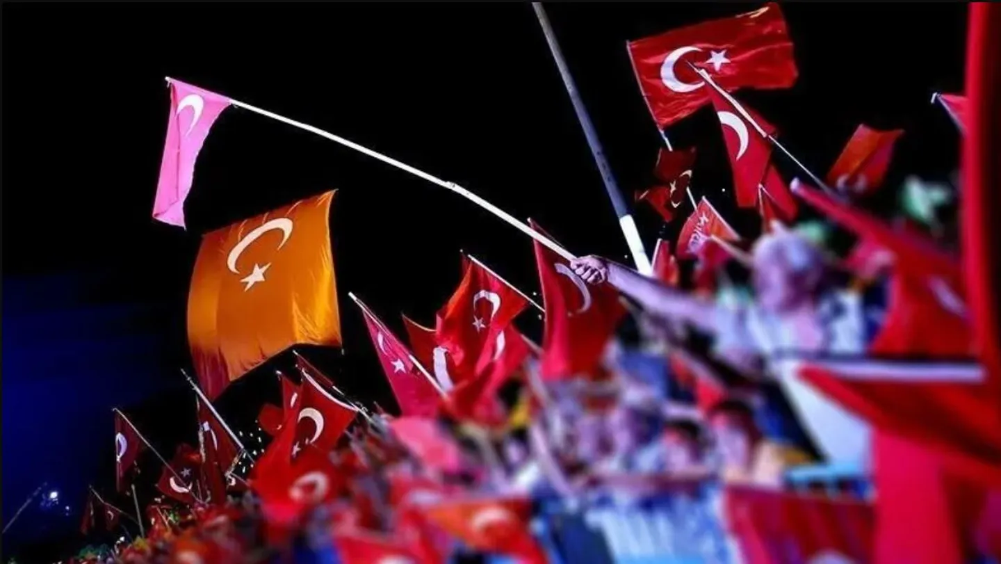 Una fecha para la historia: funcionarios de Türkiye recuerdan la valentía ciudadana del 15 de julio