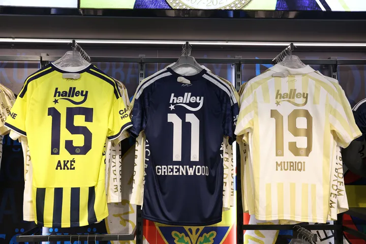 Fanella e Vedat Muriqit del në shitje në klubin e Fenerbahçes