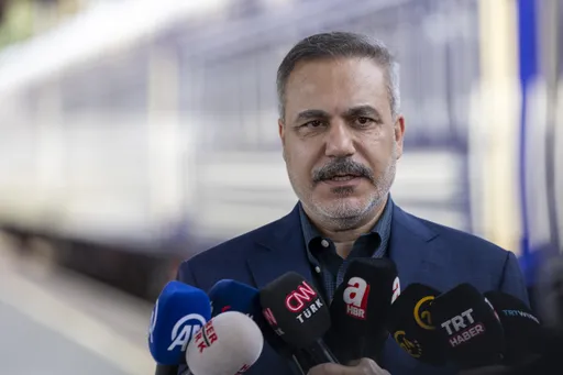 فيدان يزور أوكرانيا لبحث تعزيز الشراكة وجهود السلام مع روسيا
