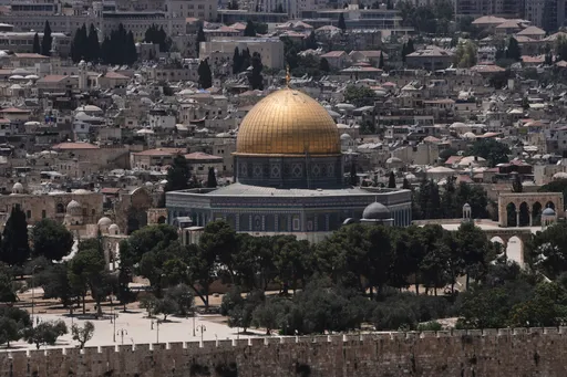 Illegal Israeli settlers raid Al-Aqsa Mosque compound, chant provocative slogans