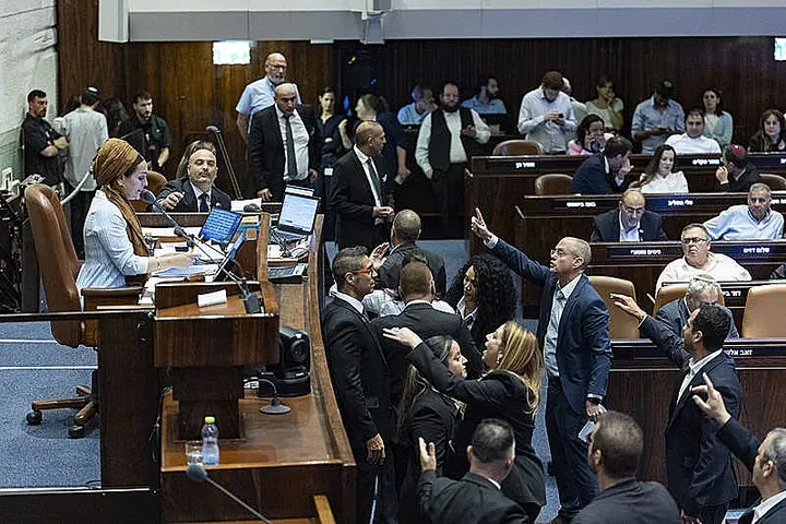 זעזוע במפלגת השלטון הישראלית: התפטרות בכיר בליכוד בעקבות חוקי הפטור מגיוס לחרדים