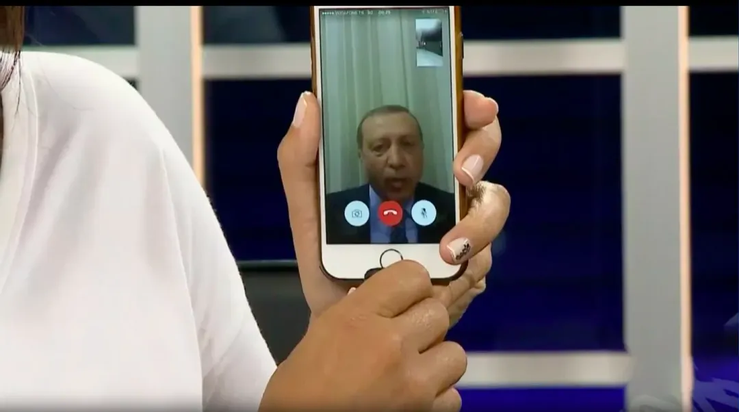 Kutoka mitandao ya kijamii hadi mitaani: Julai 15 na kumbukumbu ya kidijitali ya kiraia ya Uturuki