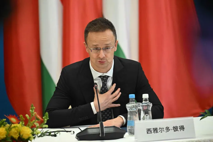 Сијарто негира коруптивна поврзаност со инвестициите на кинески Би-Вај-Ди