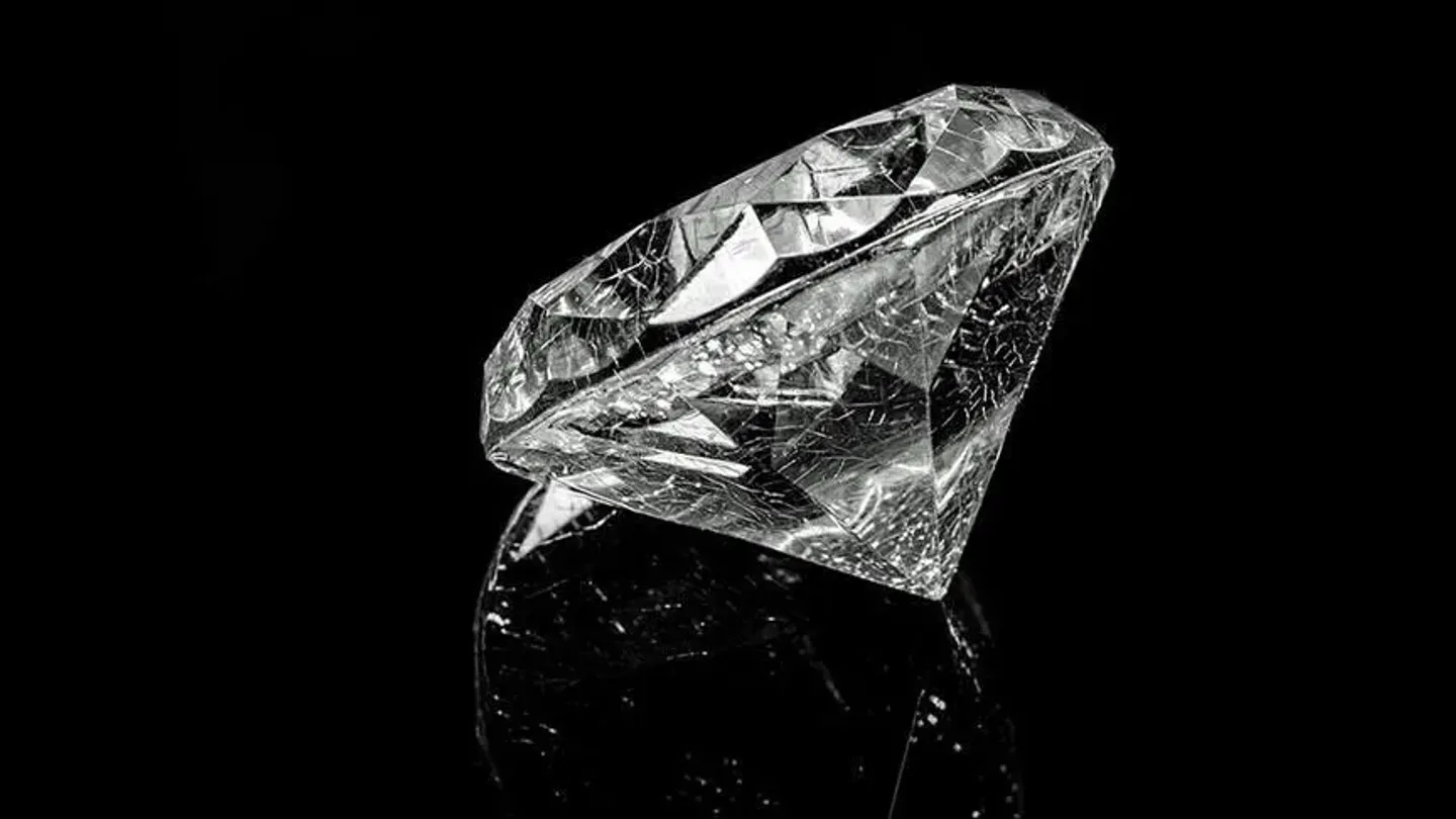 Në minierën Karowe të Botsvanës zbulohet diamant i rrallë me peshë 1.305 karatë