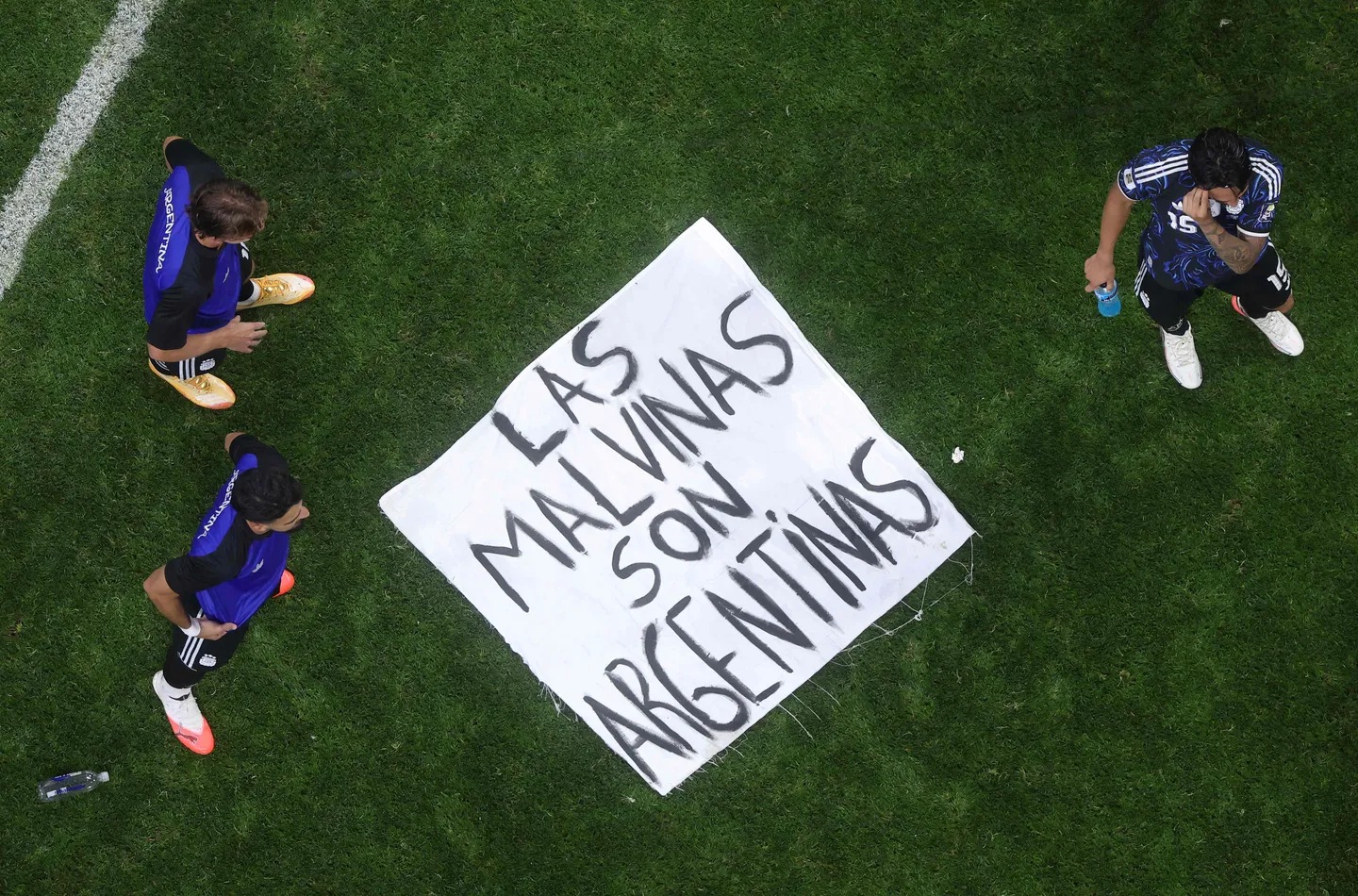Cartel de Argentina sobre las Malvinas en el Mundial recuerda otras polémicas políticas en el fútbol