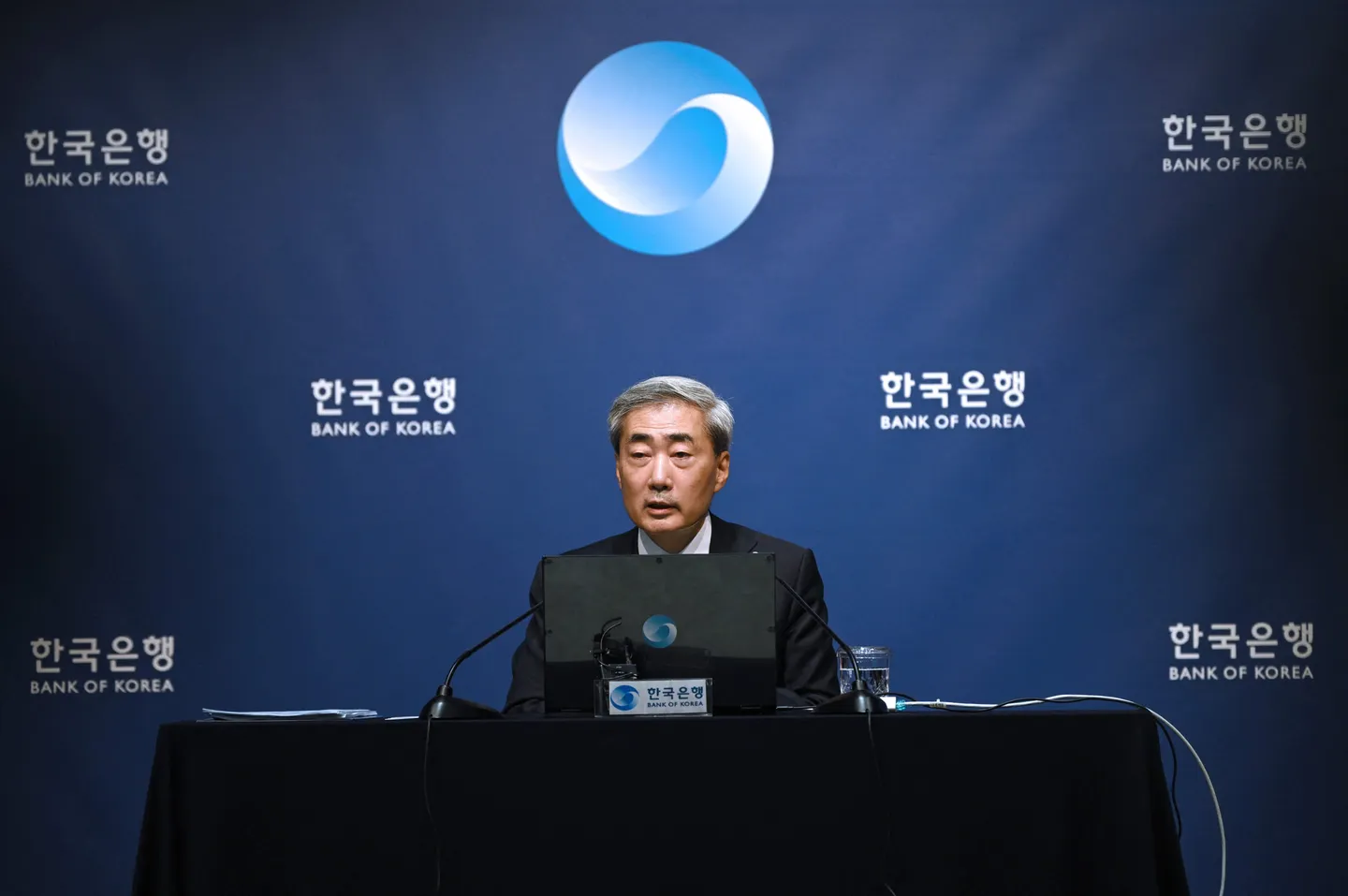 한국은행, 3년 반 만에 처음으로 기준금리 인상