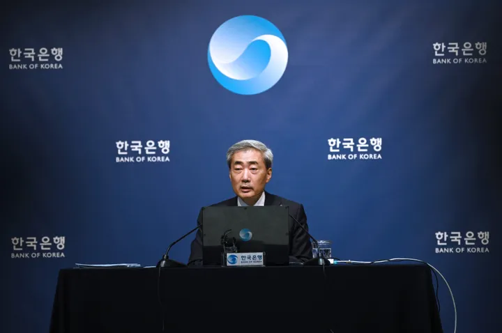 한국은행, 3년 반 만에 처음으로 기준금리 인상