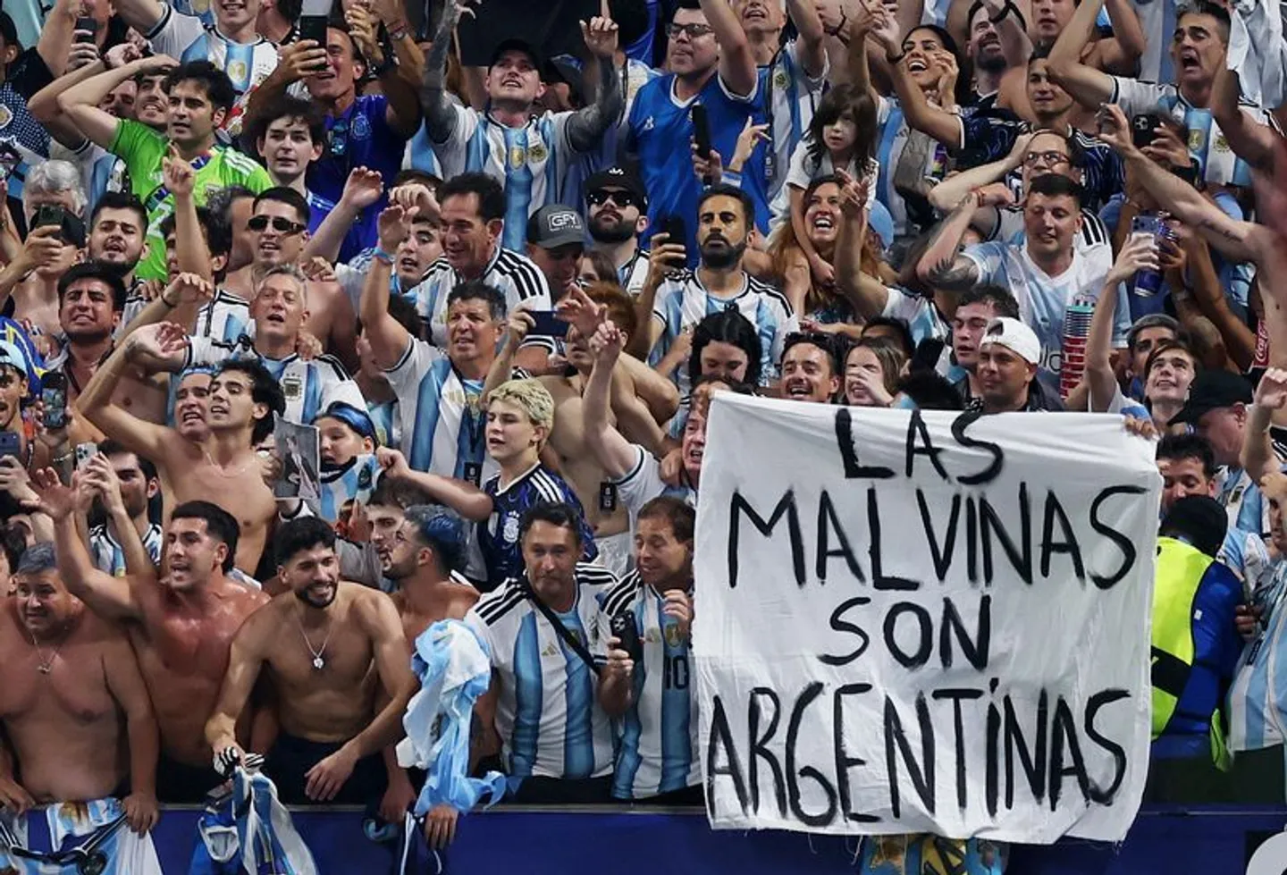 Le Royaume-Uni demande à la FIFA d'enquêter sur l'Argentine après une banderole sur les Malouines