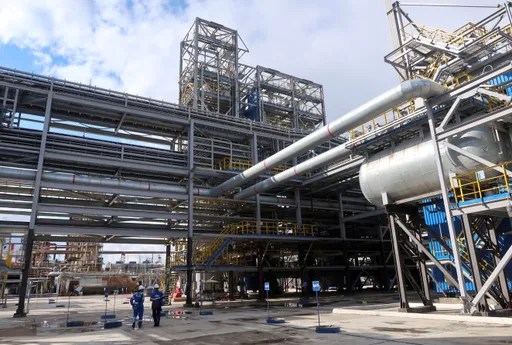НПЗ «Газпрома» остановил работу после удара ВСУ