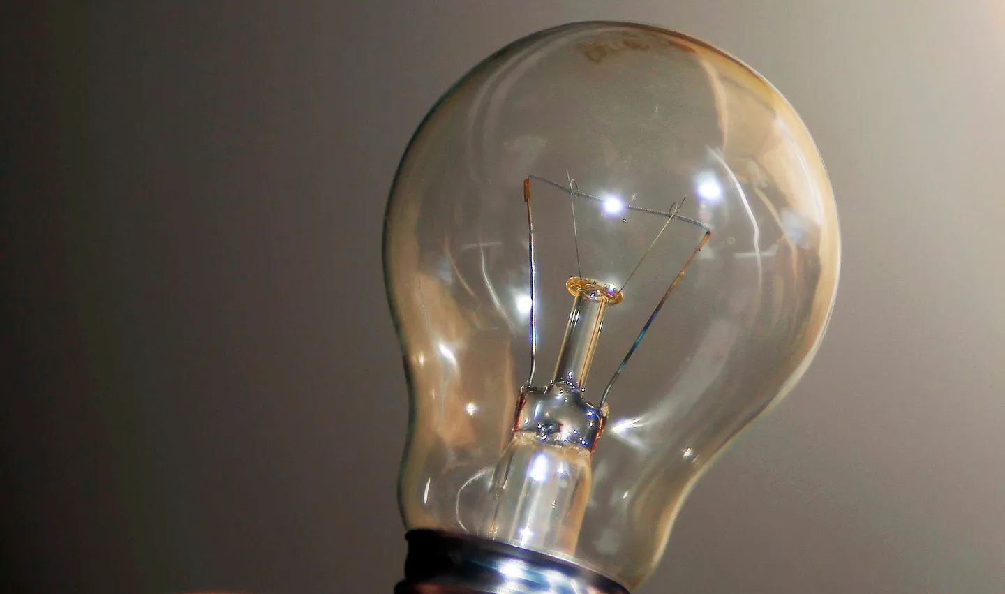 Snažne oluje ostavile 13.000 domaćinstava bez električne energije širom Francuske