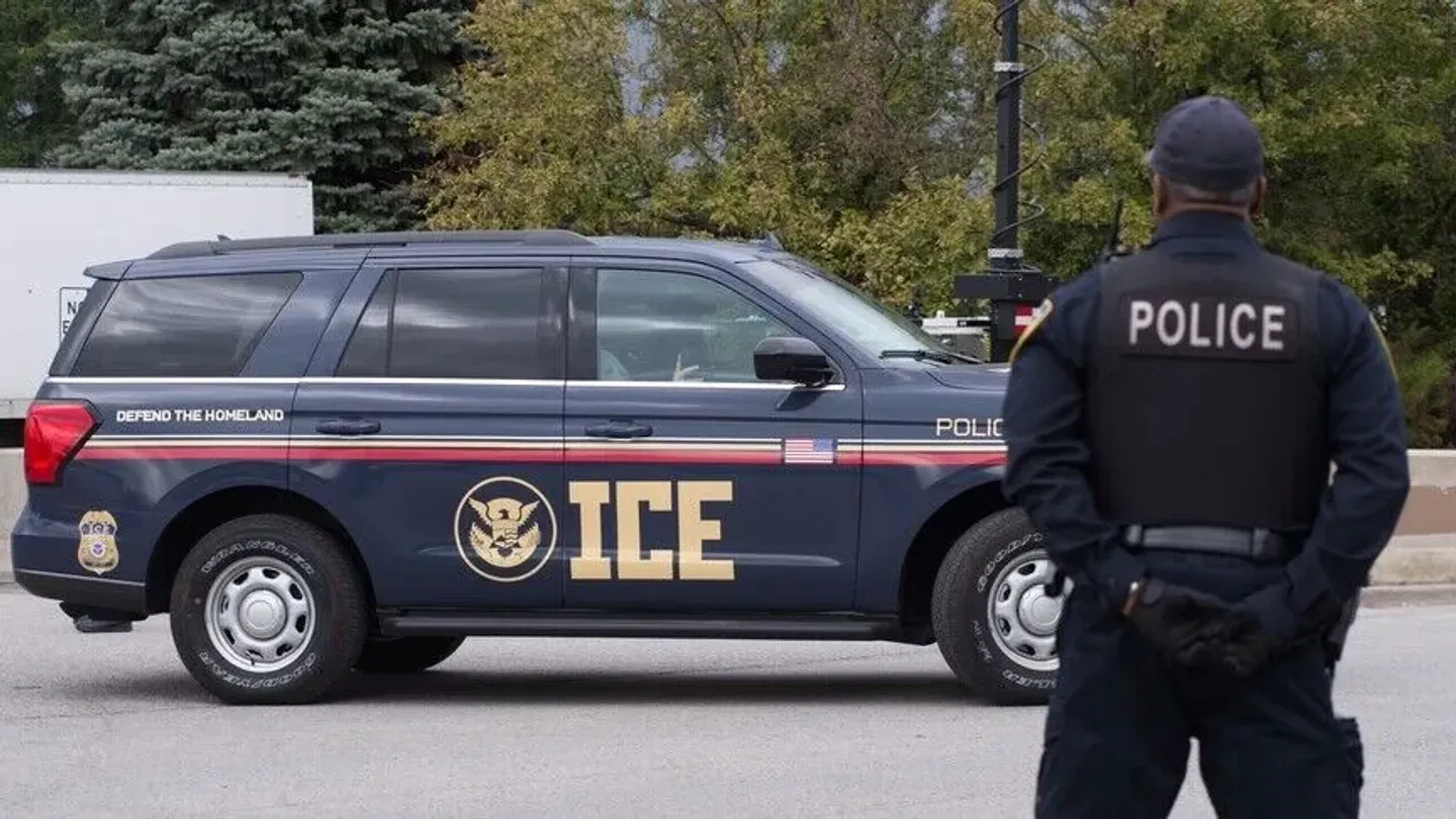 ICE-ja arreston 238 emigrantë në një operacion njëditor në Teksas